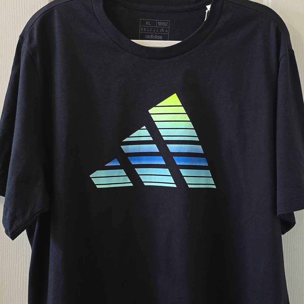ADIDAS BRAND SIGNATURE MEN'S BLACK AND GREEN TEE-SHIRT SIZE XL